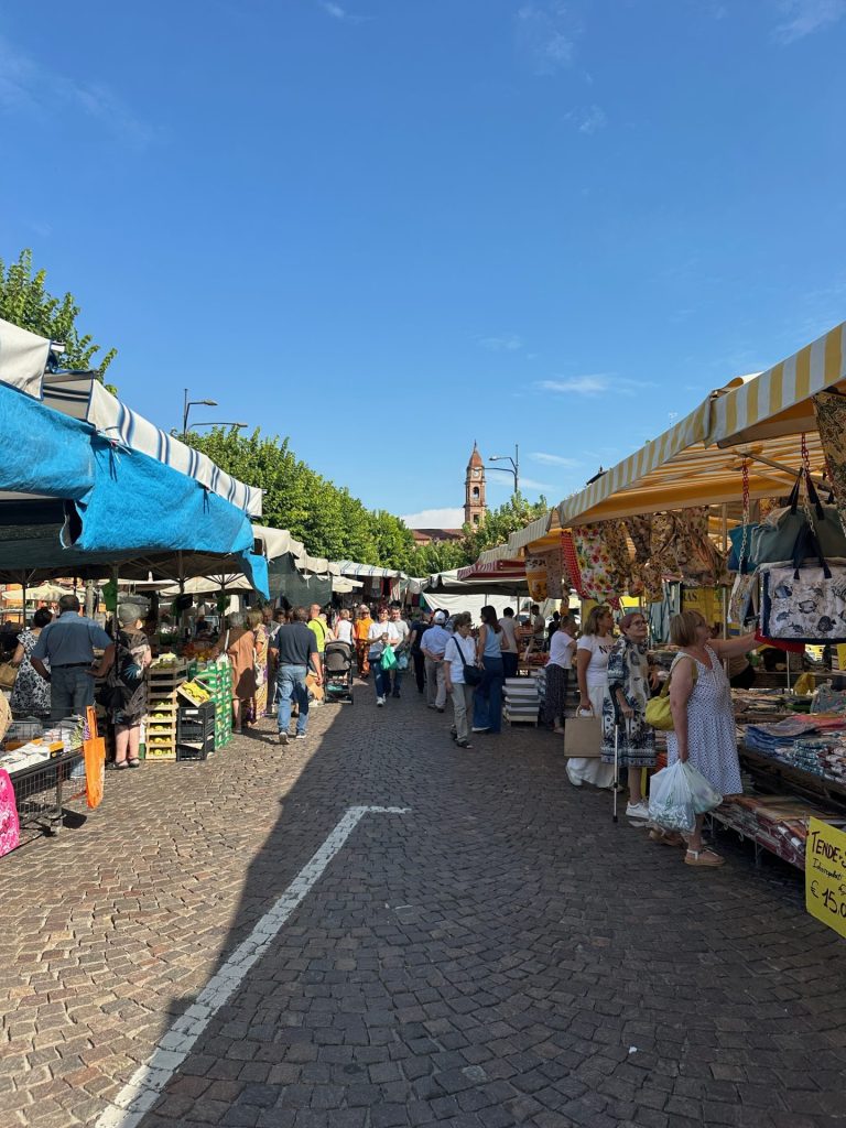 italy-piemonte-bra-markt