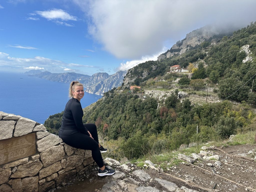 italy-campania-uitzicht-sentiero-degli-dei-bord-romee-fontana-your-italian-travel-guide