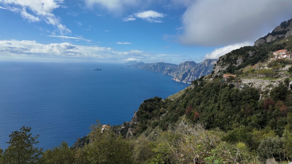 “Uitzicht over de Amalfikust vanaf de Sentiero degli Dei”